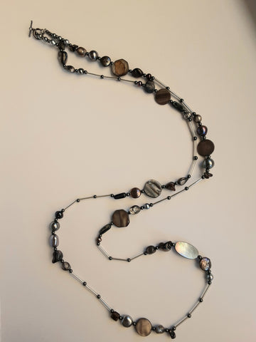 Grey pearl and mother-of-pearl long necklace